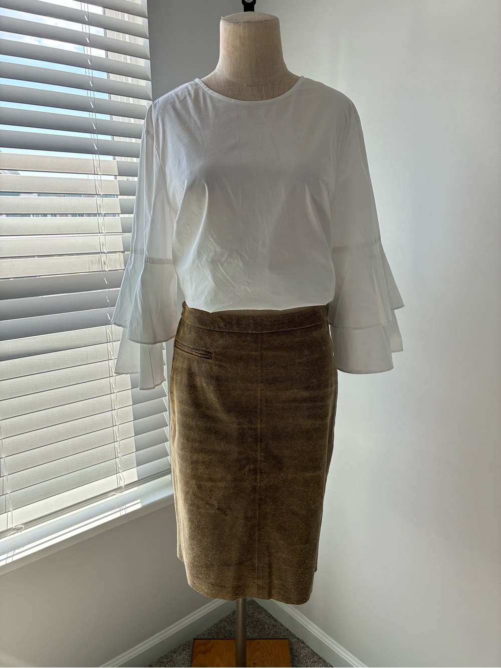 J. McLaughlin Women's White Ruffled Tiered Sleeve Blouse - Picture 2 of 12